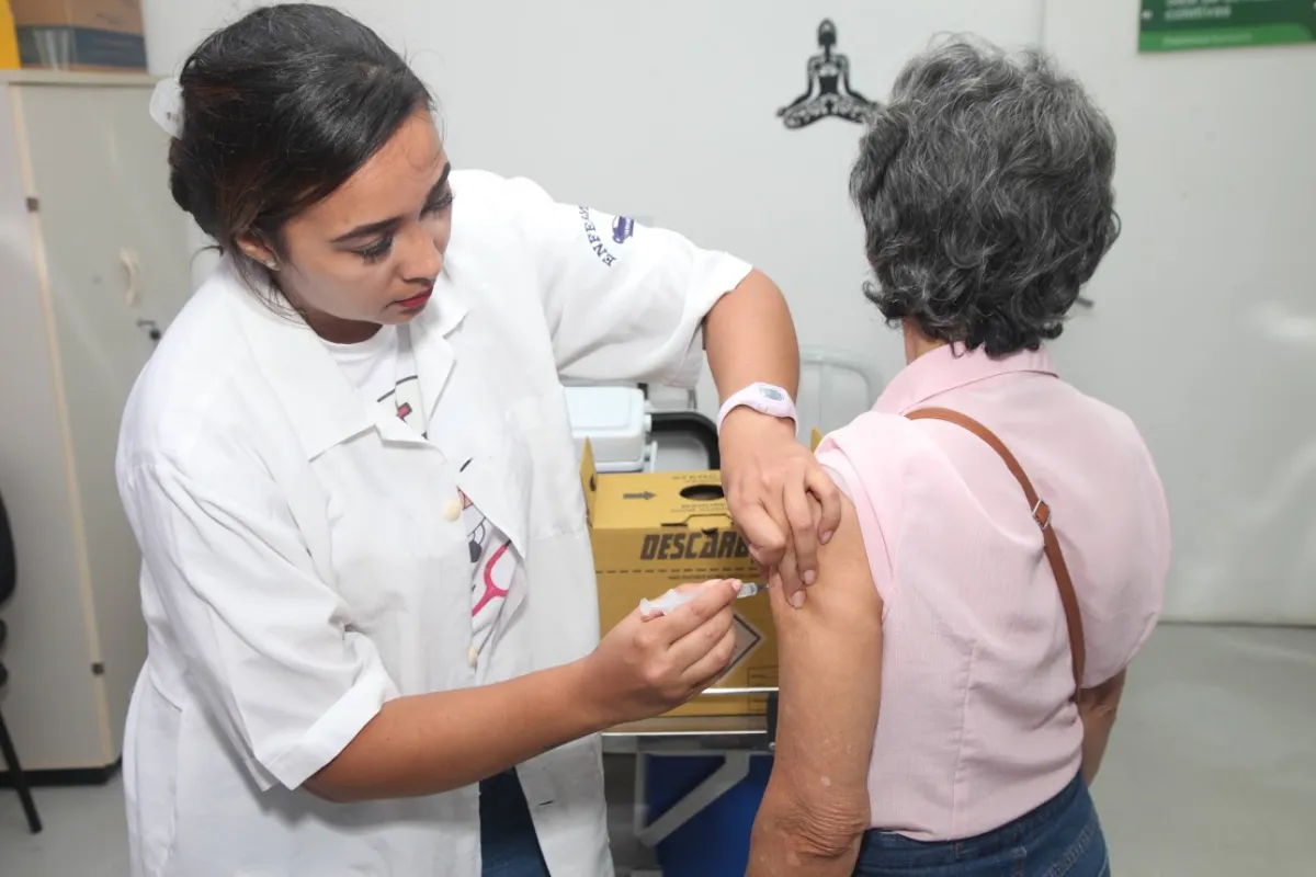 Baixada Santista realiza Dia D com exames, ações e vacinação — Outubro Rosa