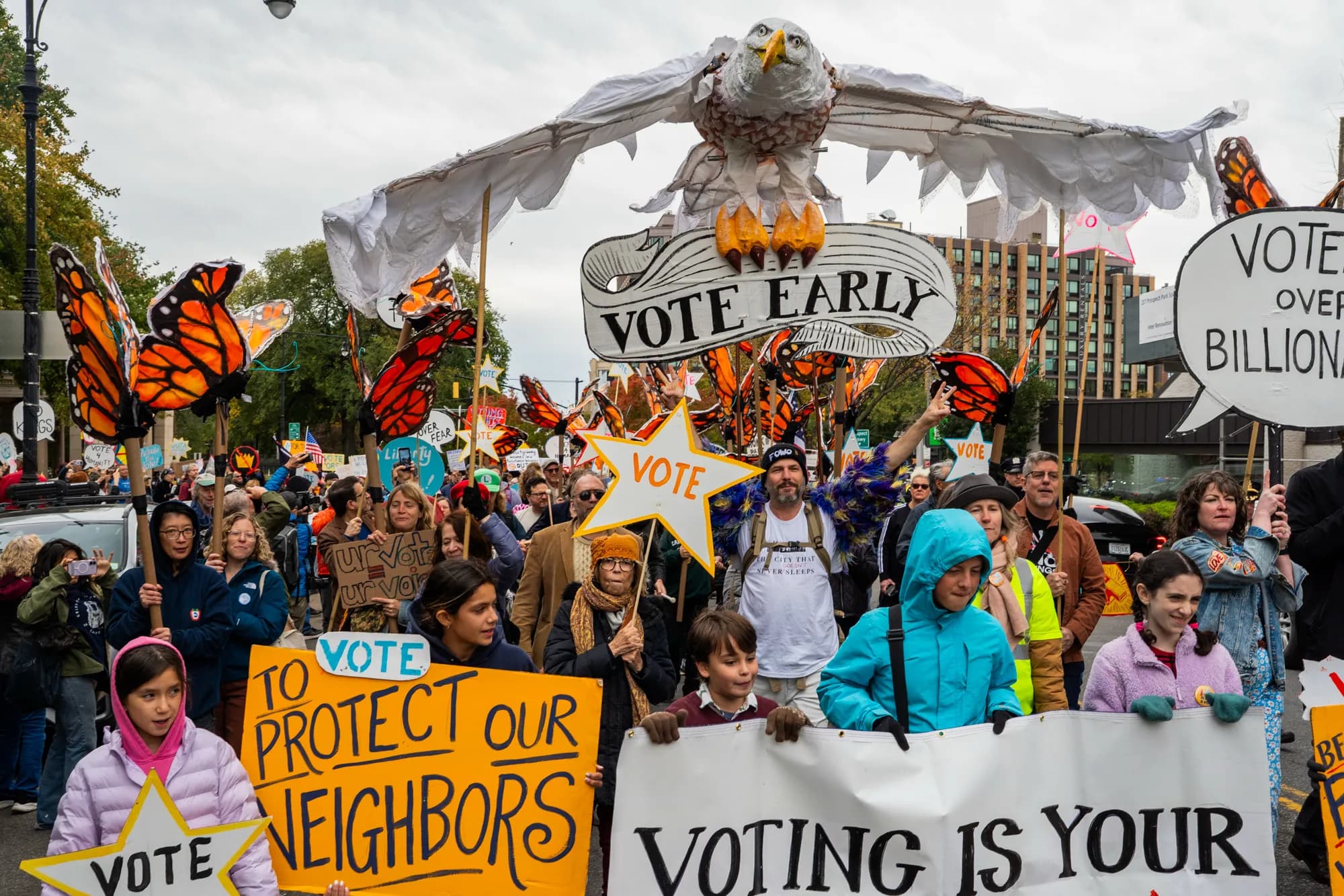 Panorama: Protestos contra Trump pedem voto antecipado nos EUA antes das eleições de meio de mandato