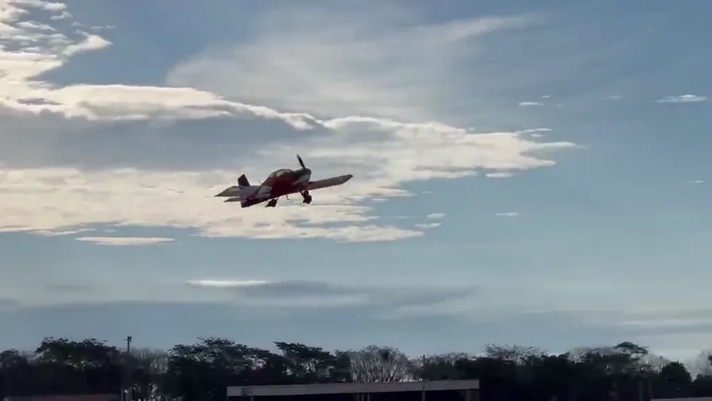 erro em manobra acrobática pode ter causado acidente com mortes — Queda de avião no interior de SP