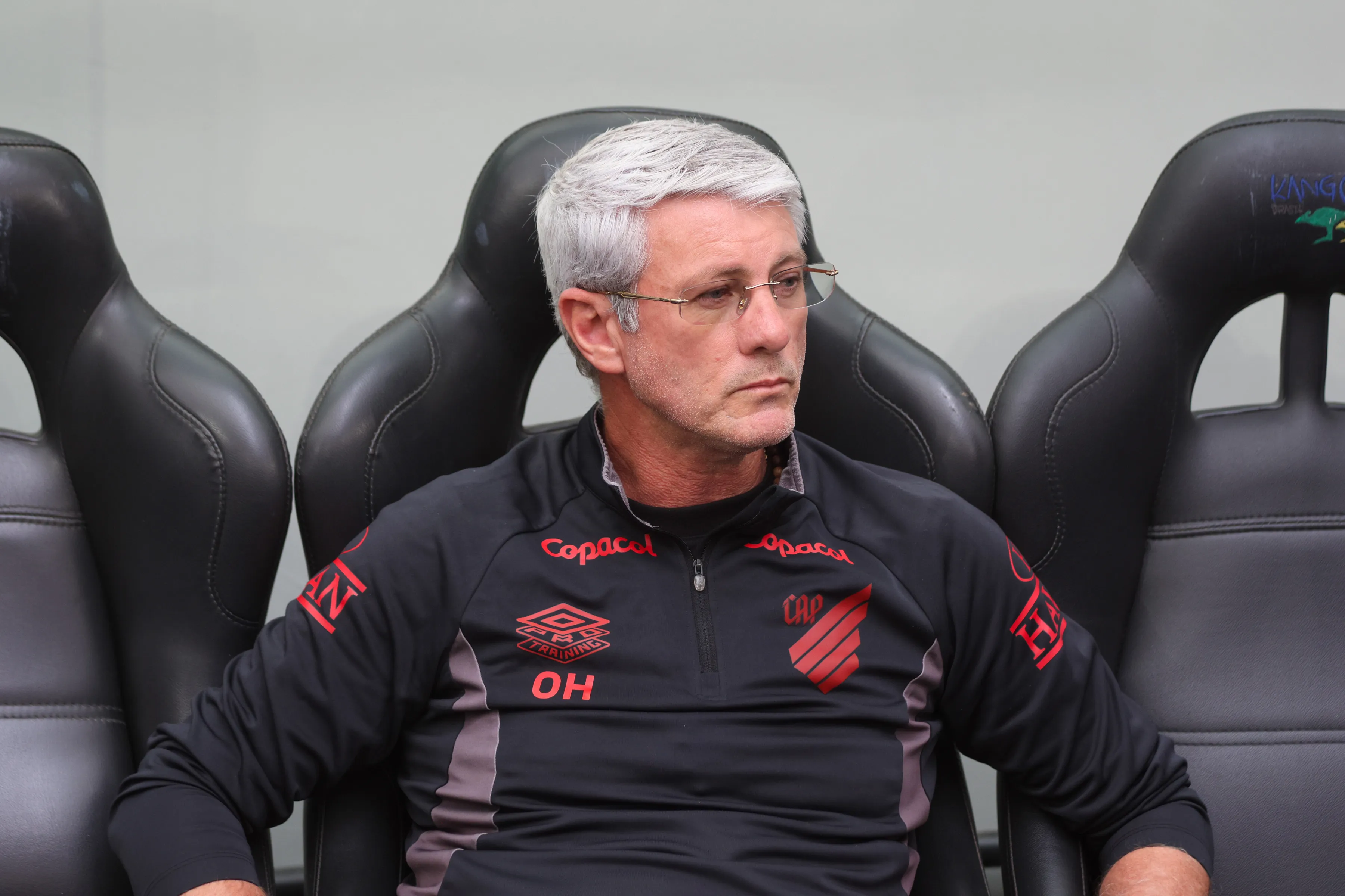 "Investimento" — Odair reconhece diferença de patamar ao analisar derrota do Athletico para o Palmeiras