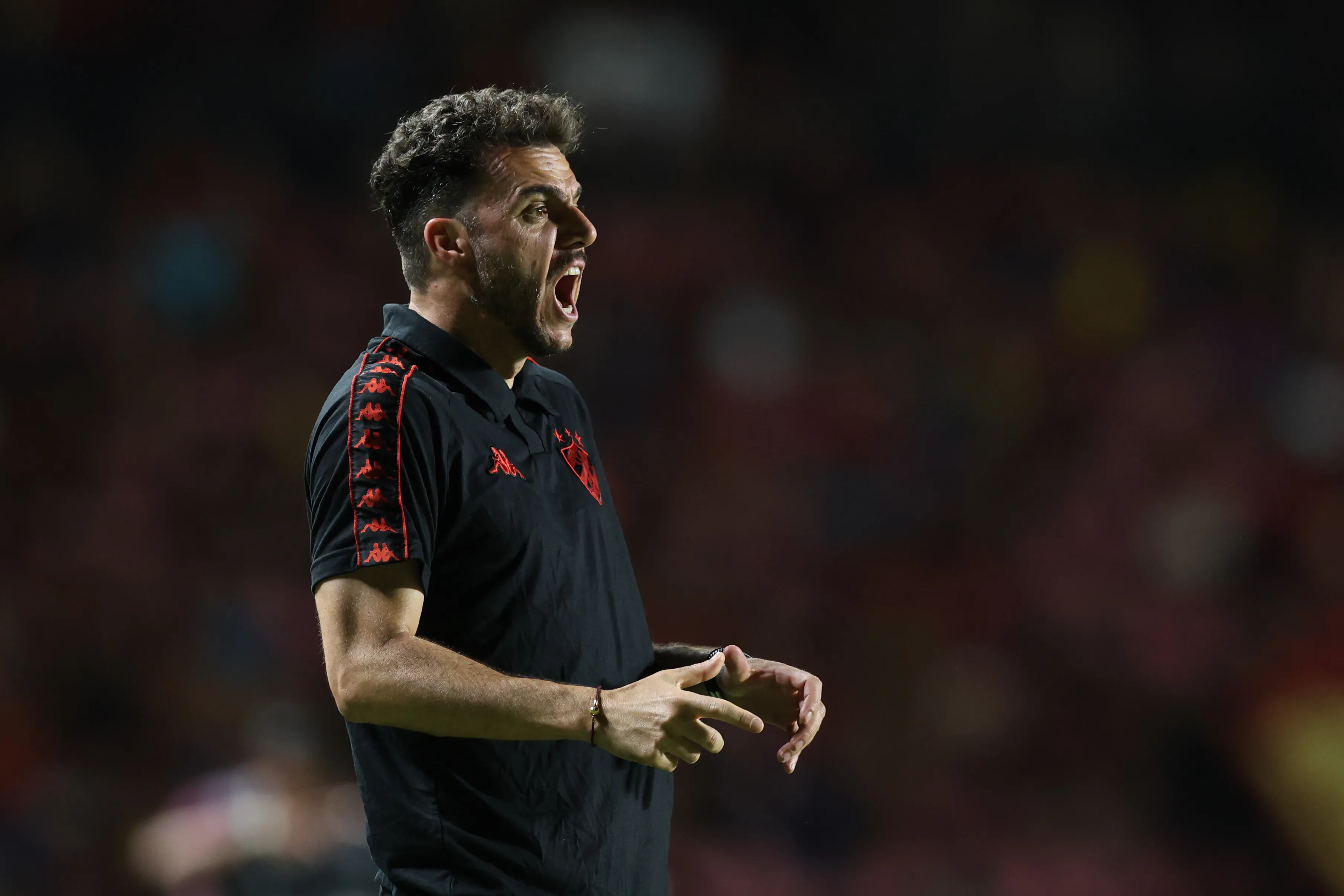Em destaque: Soso lamenta expulsão e vê Sport competitivo em derrota contra “melhor elenco da Série B”