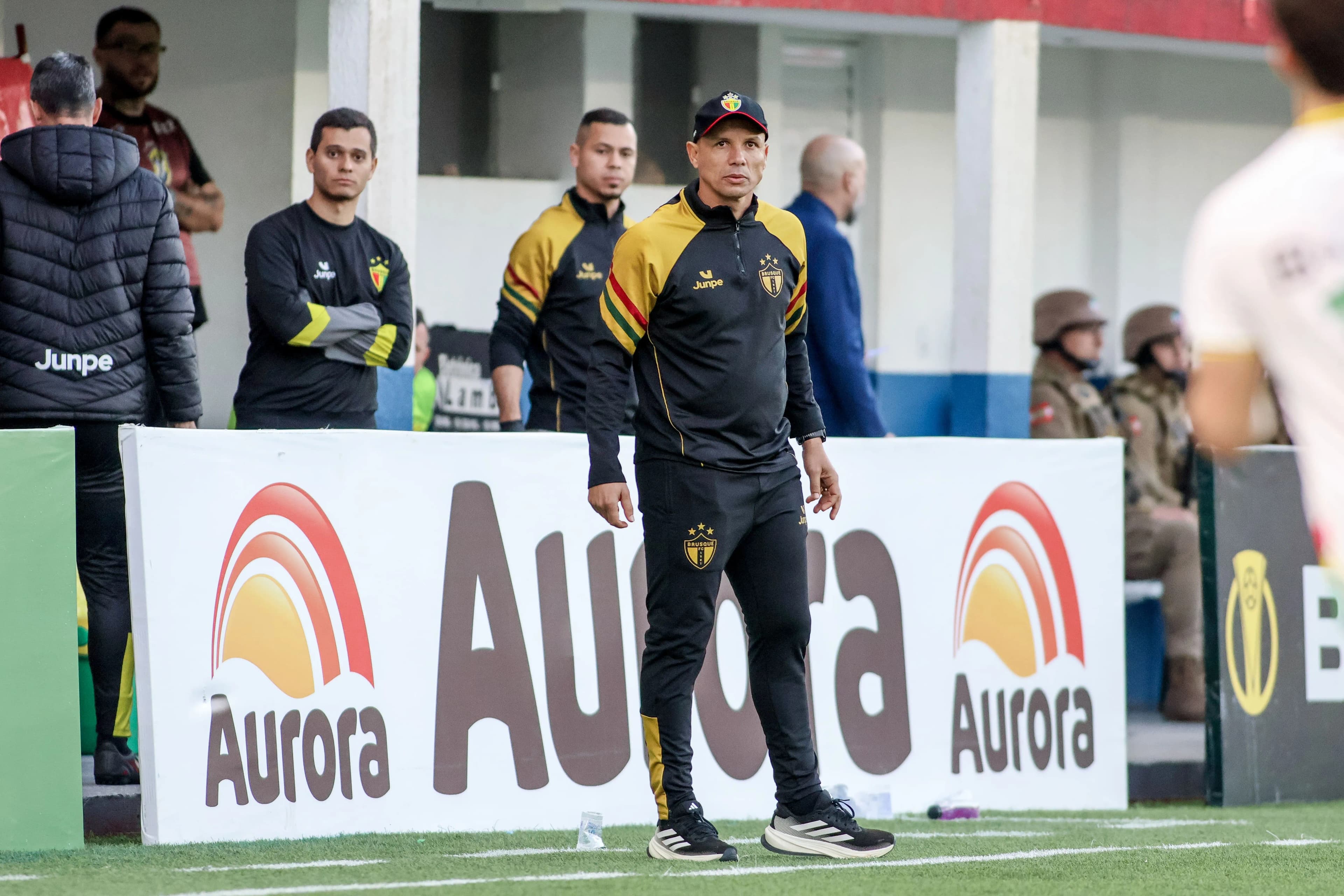Entenda: Técnico Higo Magalhães deixa o Brusque após bater na trave pelo acesso na Série C