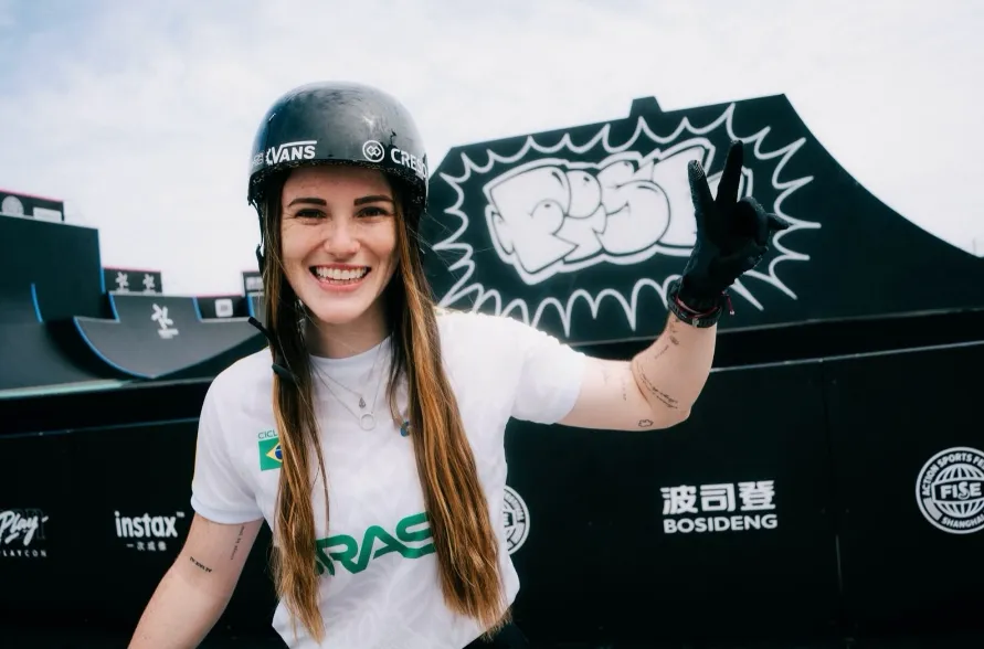 Brasileira sofre acidente e tem queda desacordada na Copa do Mundo de Ciclismo BMX