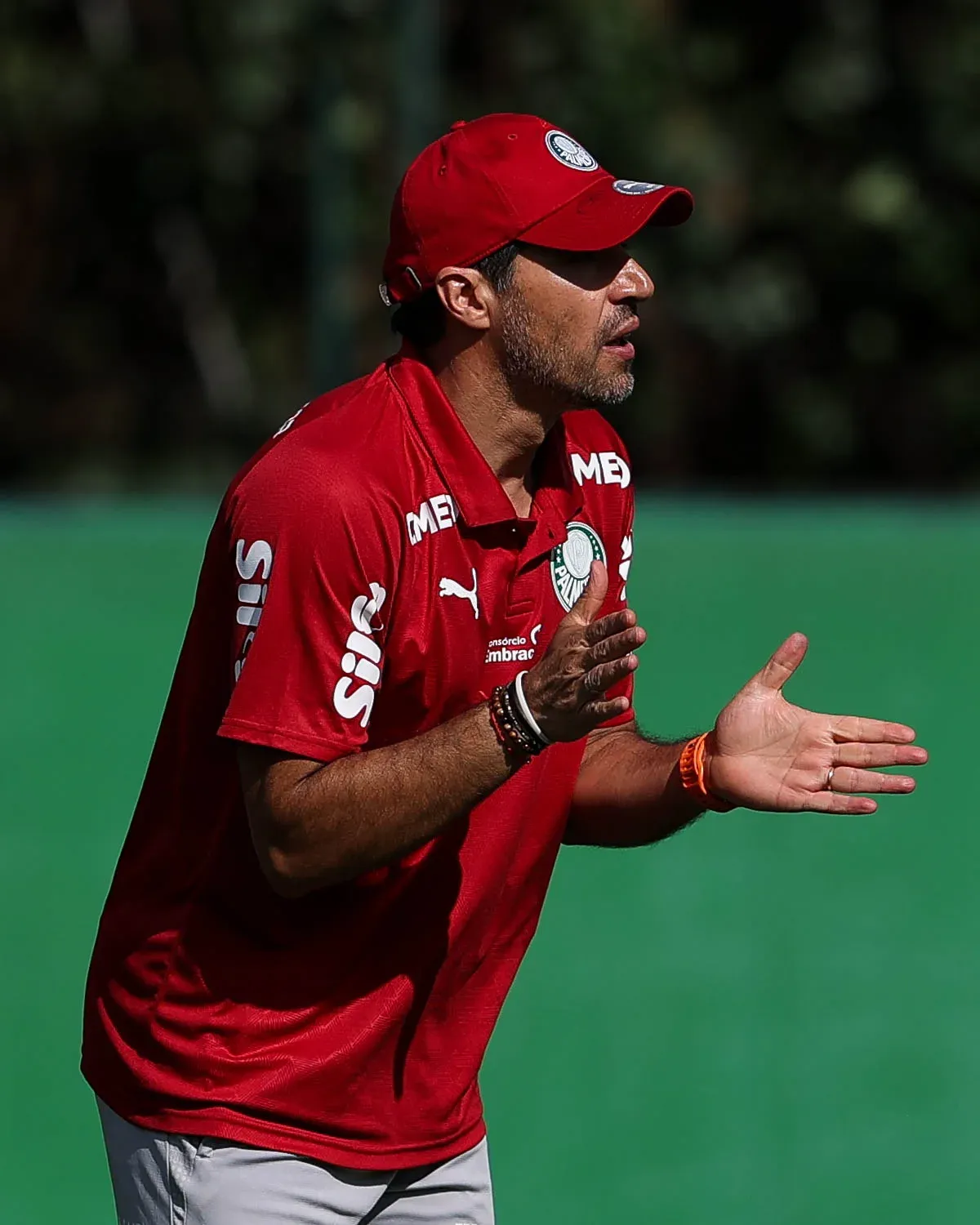 Abel prepara mudanças, e Vitor Roque segue em tratamento de lesão — Escalação do Palmeiras