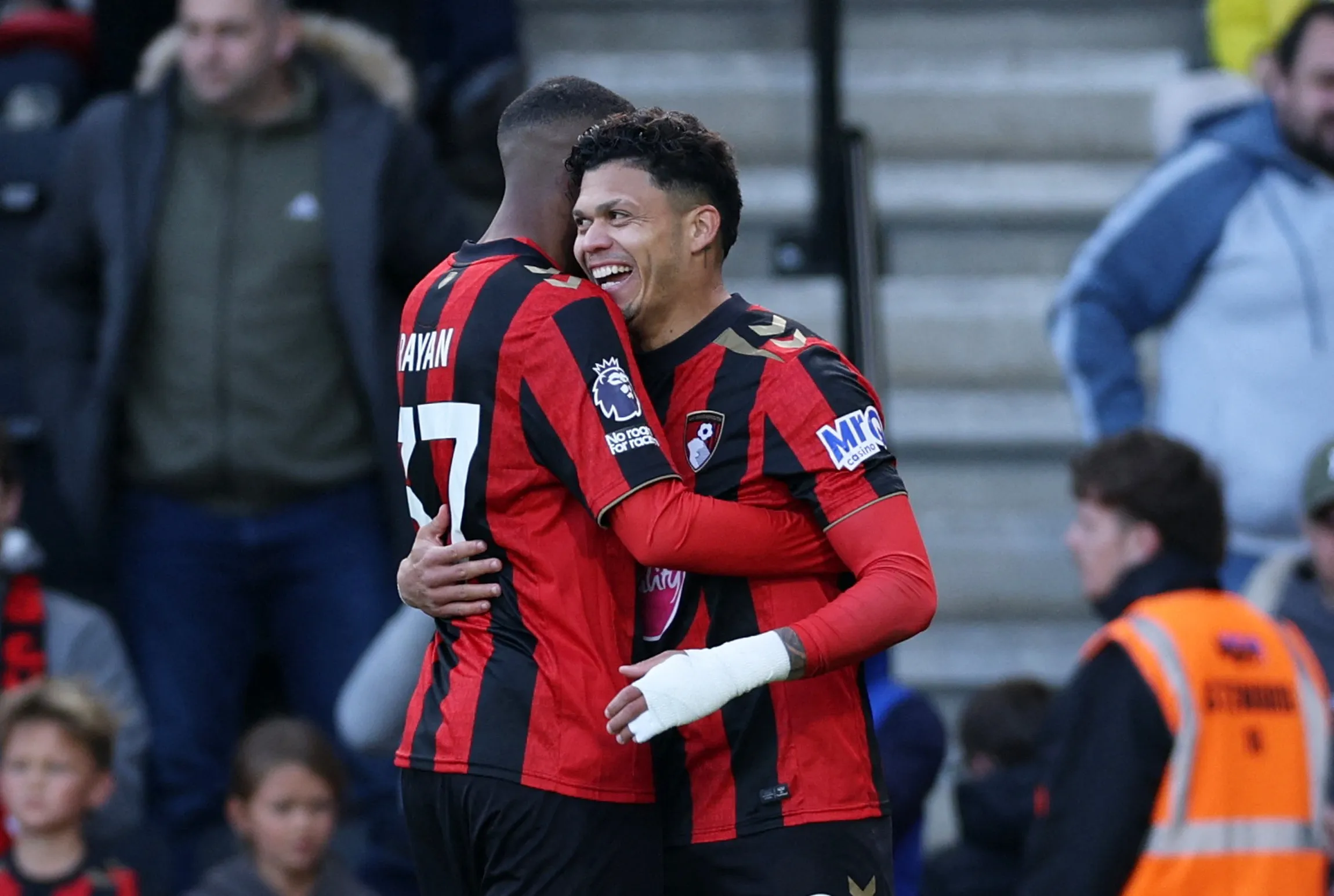 Evanilson marca, chega a 100 gols na carreira e Bournemouth conquista vitória sobre a primeira no Inglês