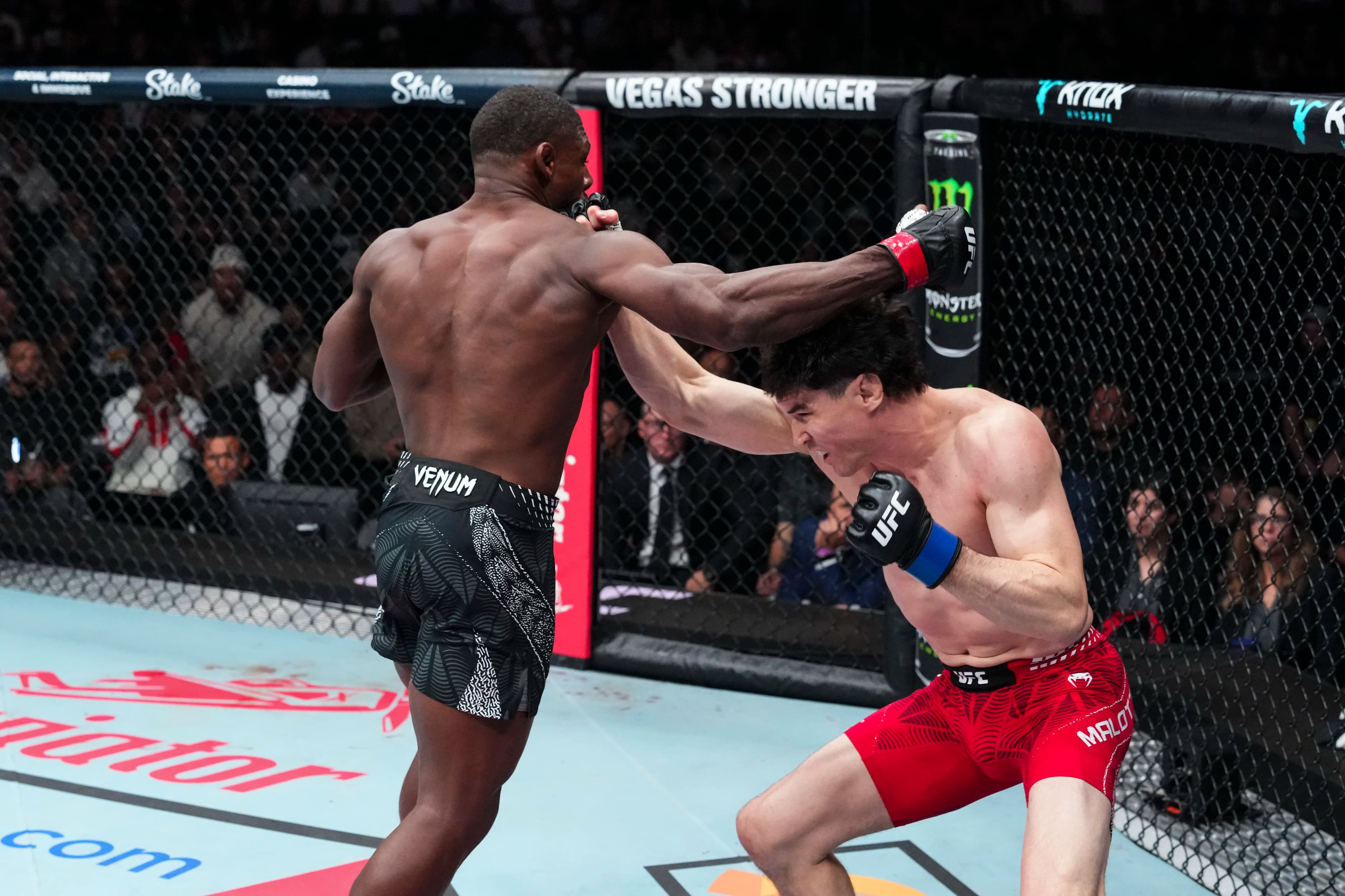 Mike Malott nocauteia Joaquin Buckley na luta principal no Canadá — UFC