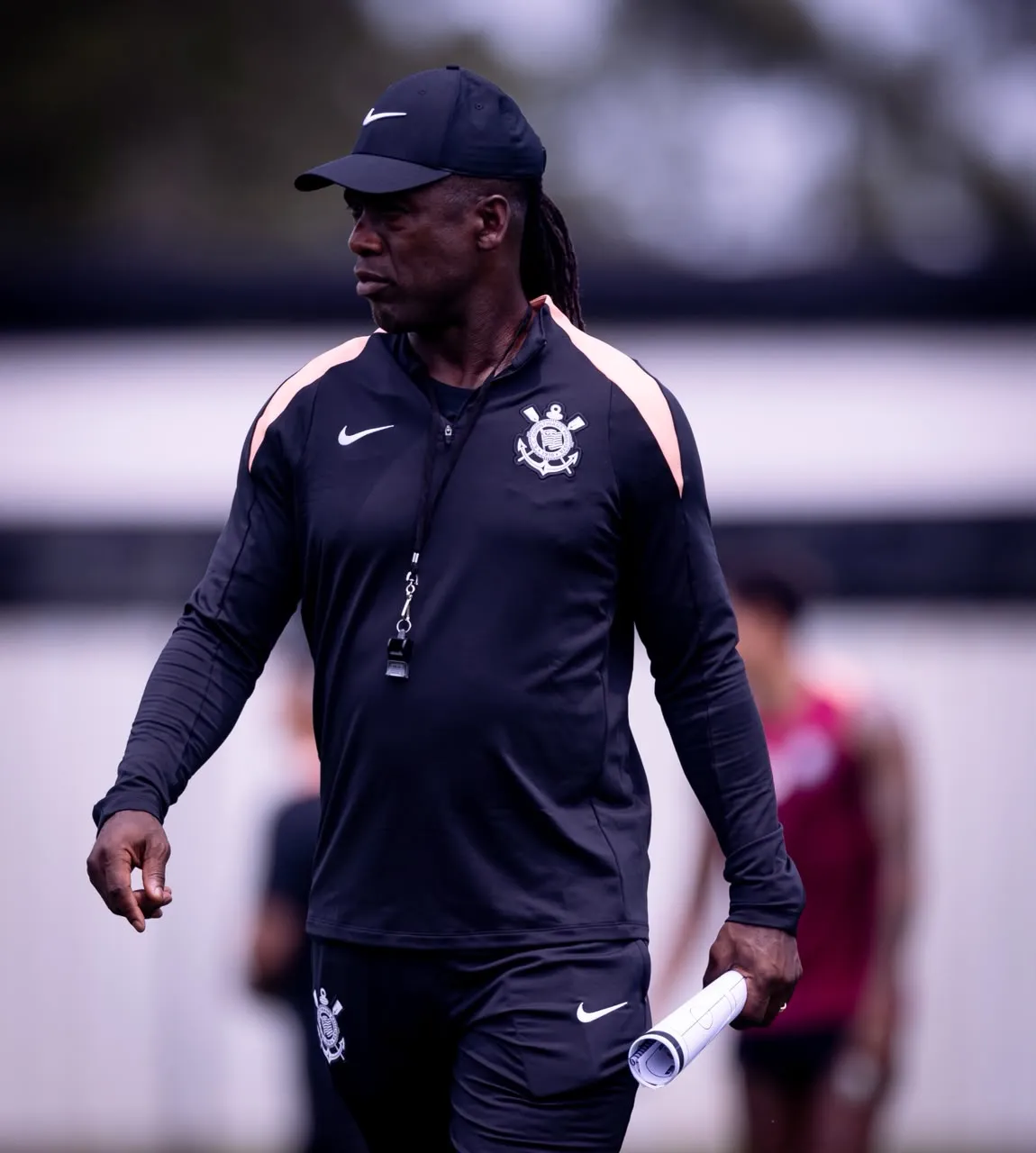 Seedorf fica fora do banco do Corinthians contra o Vitória — Estreia adiada