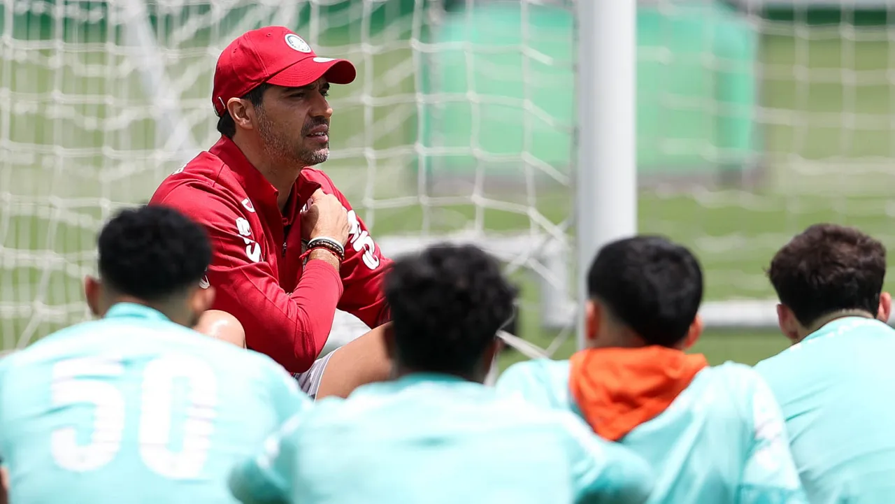 Abel pede apoio da torcida para ganhar títulos no Palmeiras — "Precisa da alma do clube"