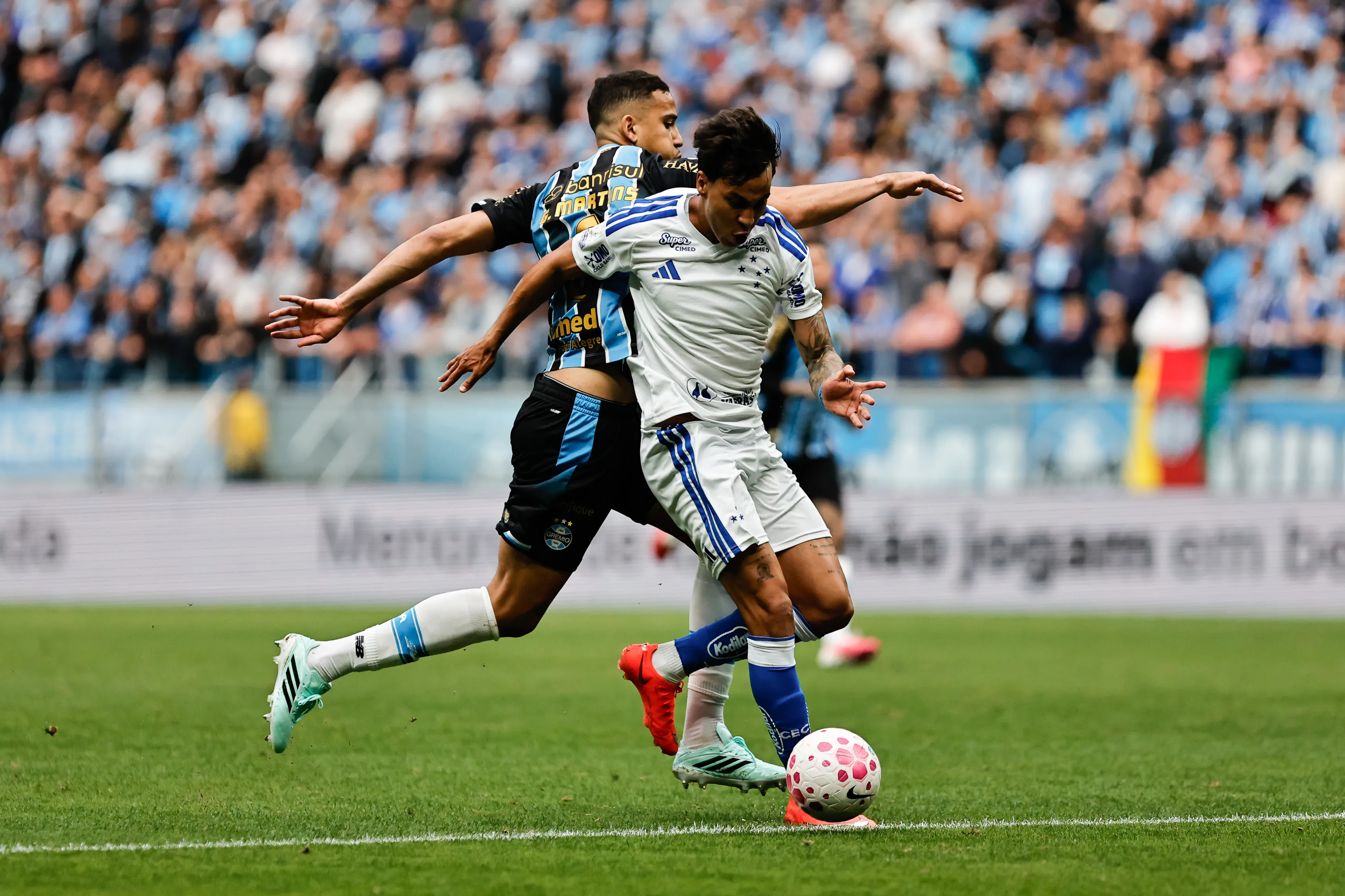 Grêmio afunda contra o Cruzeiro e se aproxima a passos largos da Série B — Análise