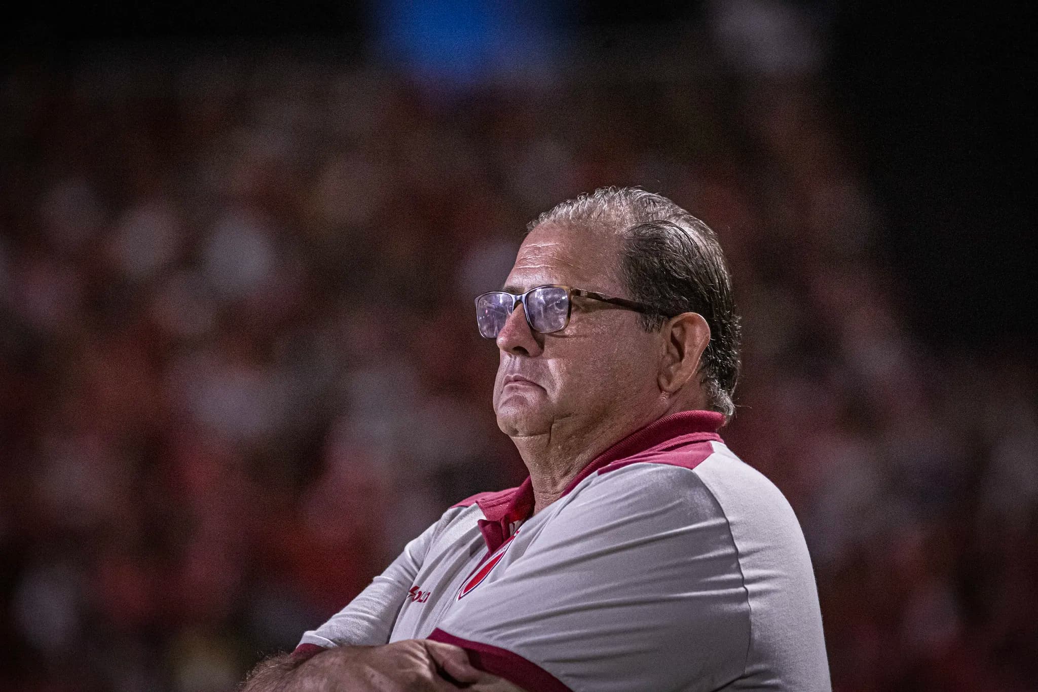 "Dói para caramba, mas não mata" — Guto Ferreira avalia sobre empate sofrido pelo Vila no fim