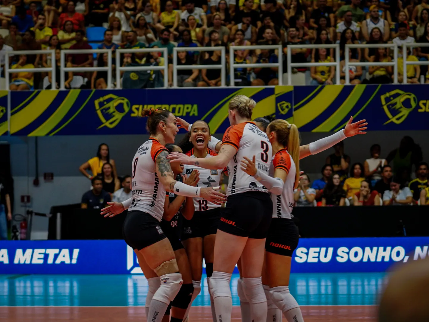 com Osasco bi, veja todos os campeões — Supercopa de vôlei feminino