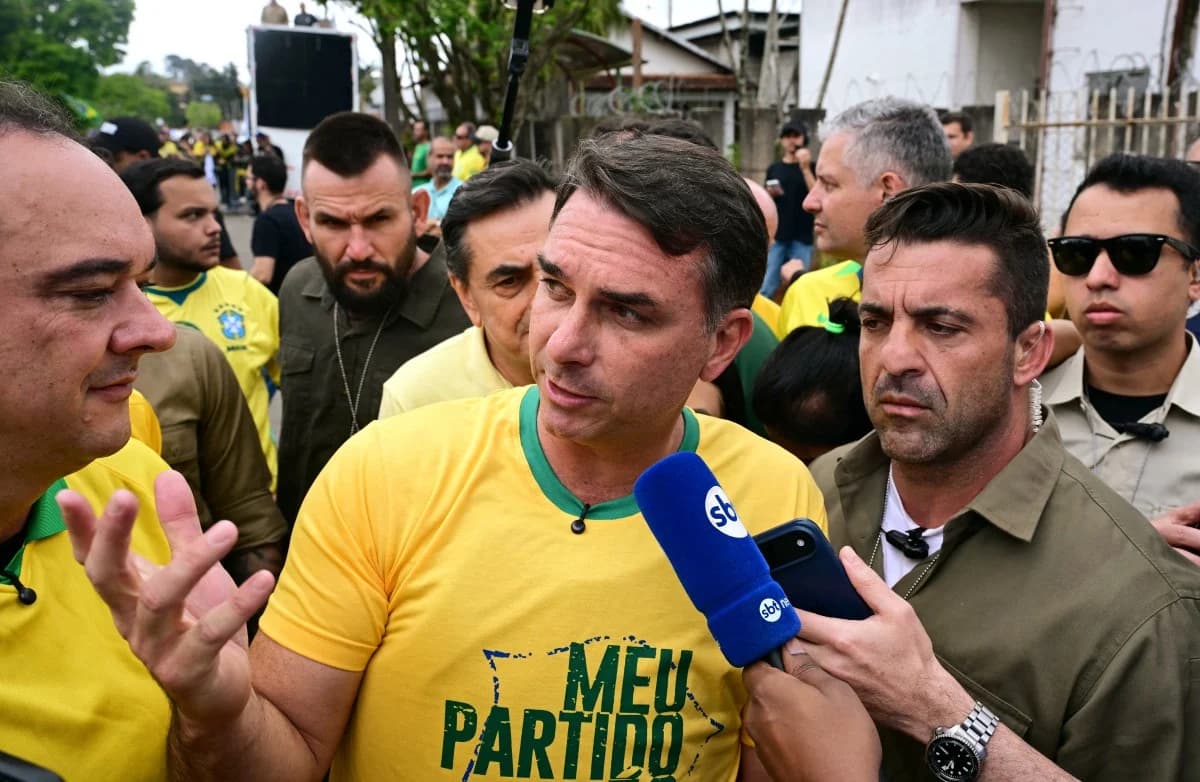 Região: Justiça barra entrega de título de cidadão soteropolitano a Flávio Bolsonaro