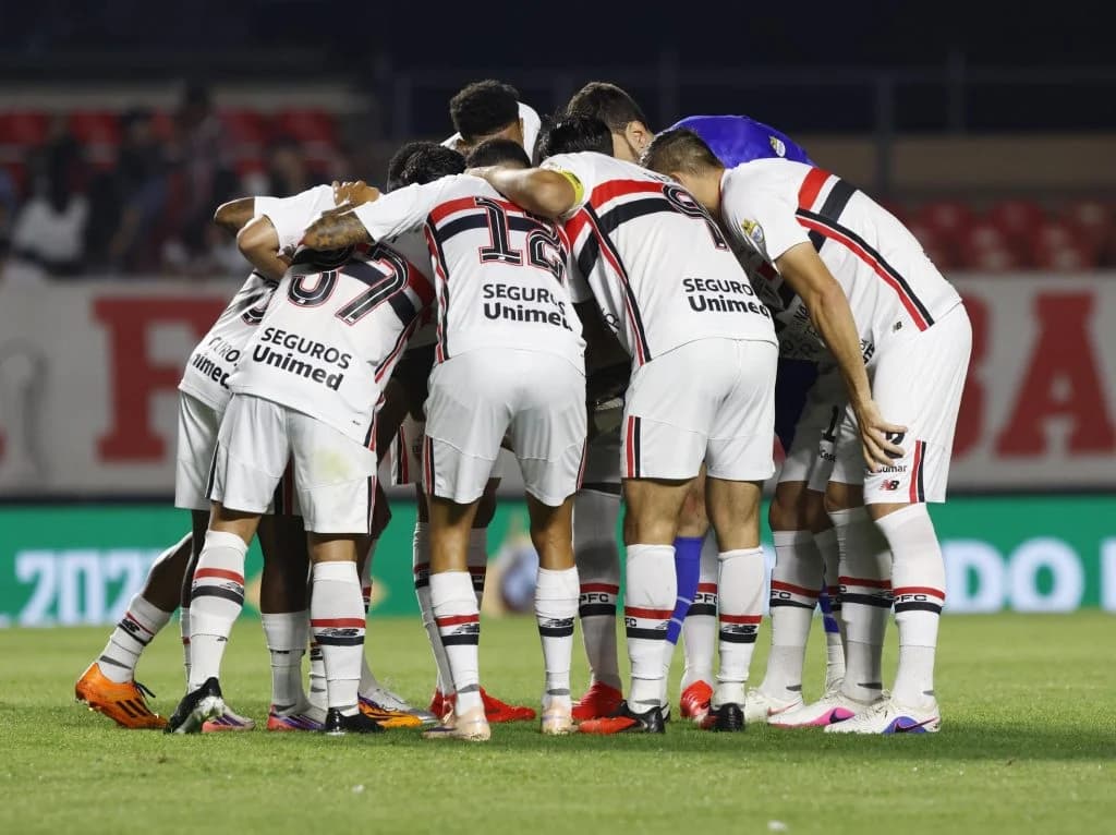 São Paulo leva a melhor contra o Vasco e encontra no MorumBIS o caminho para subir no Brasileirão