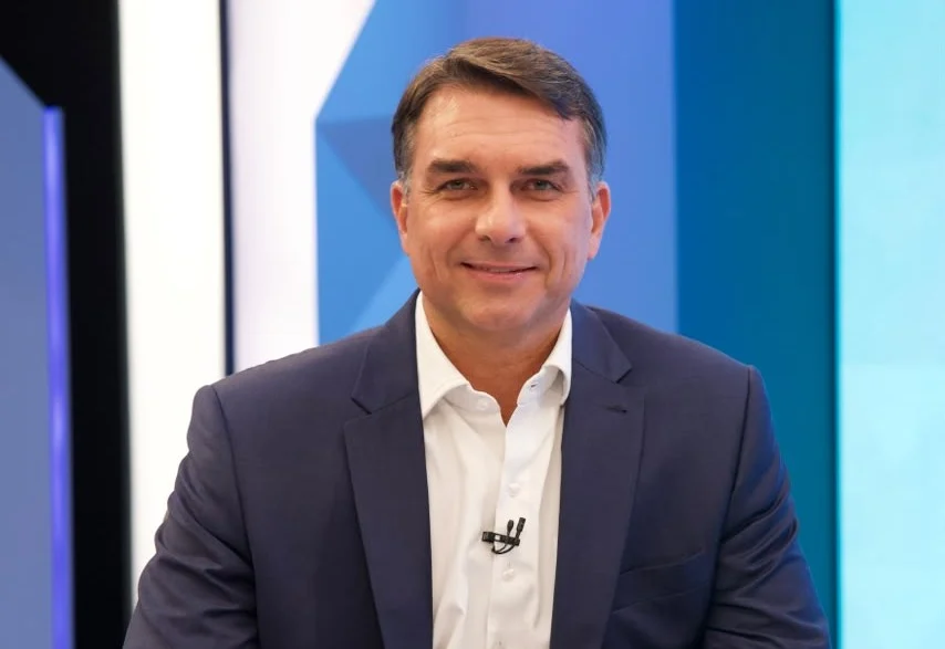 Panorama: Flávio Bolsonaro é alvo de ‘panelaço’ durante entrevista na ‘Globo’