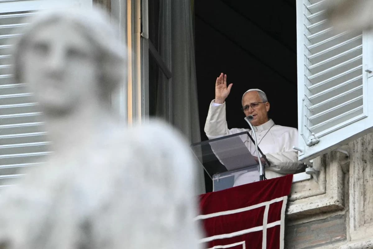 Fique por dentro: Papa Leão XIV conduz oração no Vaticano após deixar hospital
